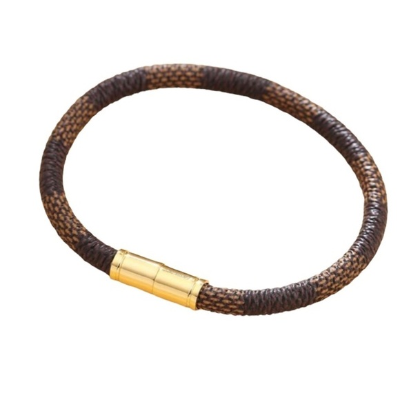 Mens Faux Leather Round Magnetic Closure Bracelet - Picture 1 of 7